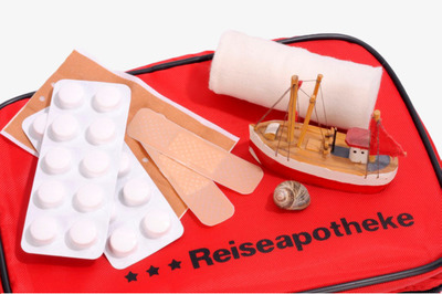 红色医用包 紧急救护中的醒目卫士